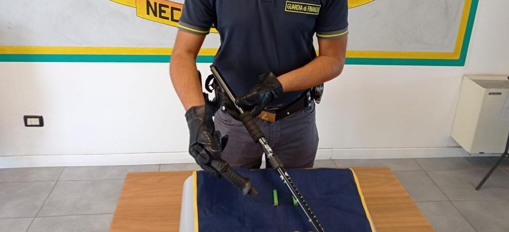 Bastone trekking diventa fucile. Arrestato a Piombino
