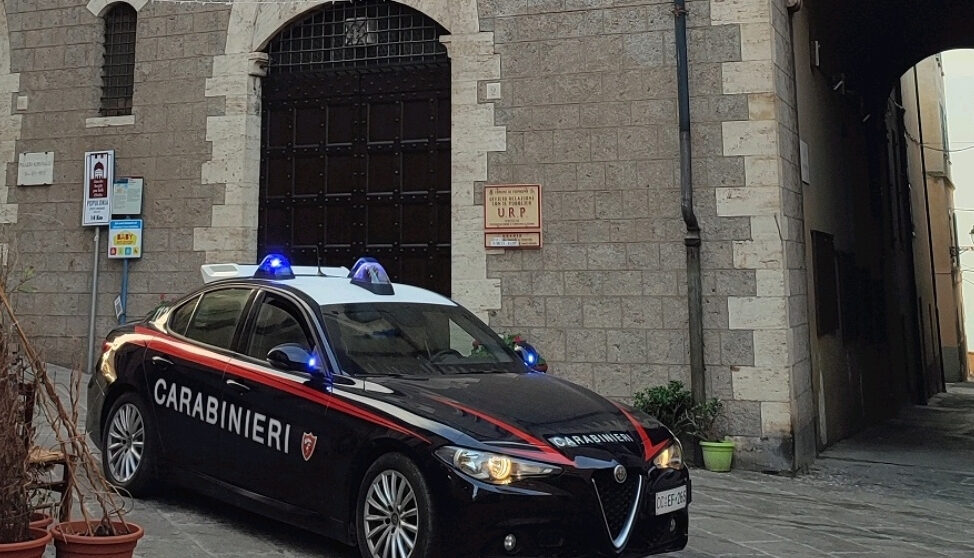 Carabinieri salvano uomo a Piombino. Arresto cardiaco