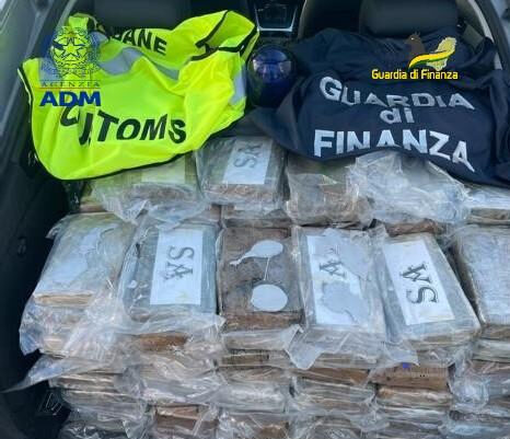Cocaina nel porto di Livorno. Sequestro da 35 milioni. Un arresto