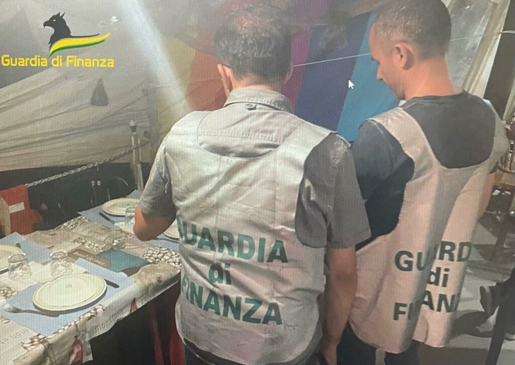 Ristorante abusivo sul mare a Cecina. Menu fisso di pesce in nero