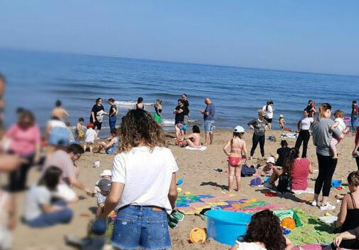 San Vincenzo, annega travolto dalle onde per salvare due ragazzini