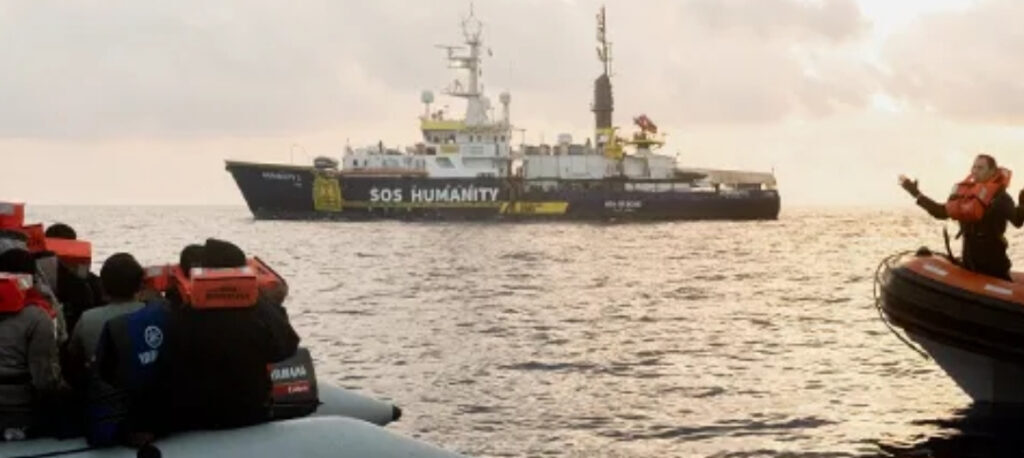 Sos Humanity a Livorno, sbarcano 57 migranti