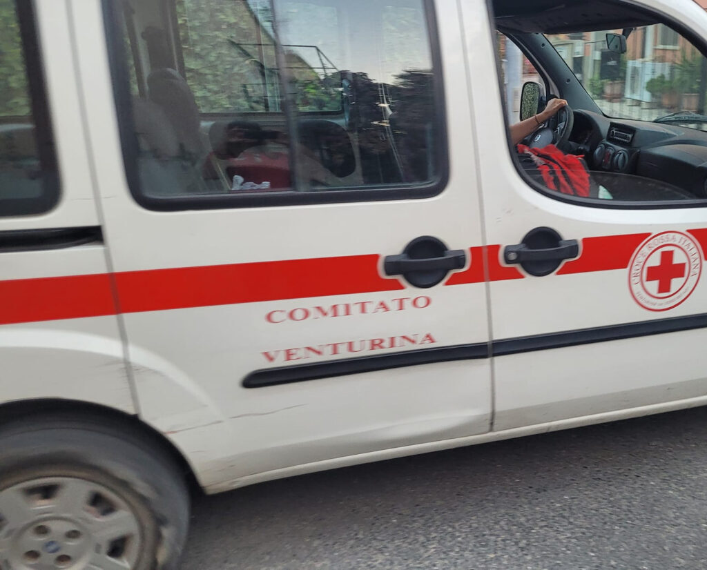 Cadavere a San Vincenzo, uomo in abiti da caccia in un fosso