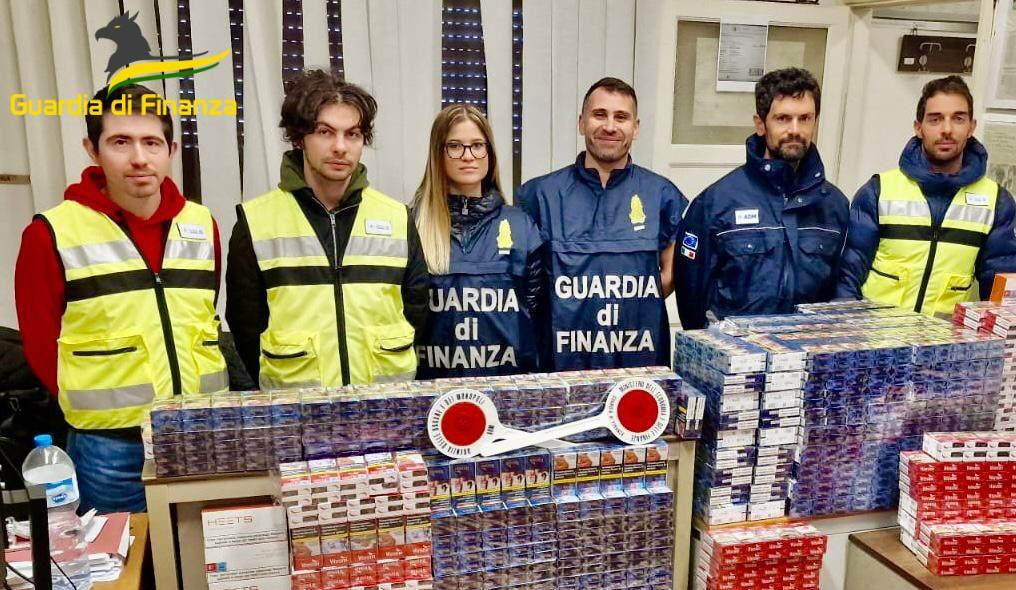 Porto di Livorno, cercano di imbarcarsi con 66 kg sigarette di contrabbando