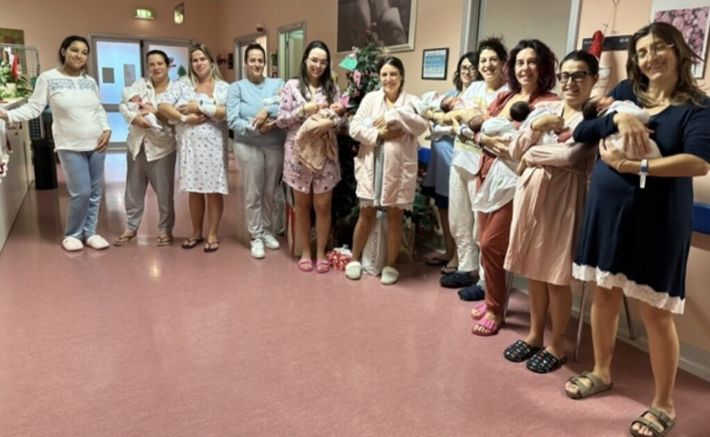 Babbo Natale porta 18 bebè, baby boom all’ospedale di Cecina