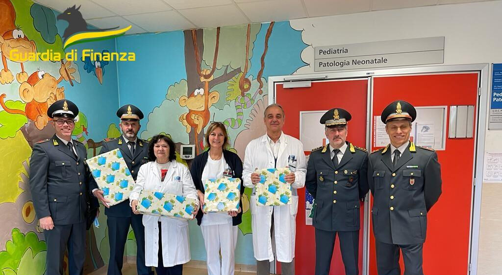 Natale a Livorno, Guardia di Finanza dai bambini in ospedale