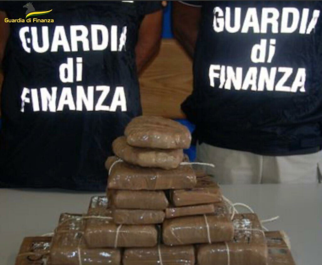 Arrestati in tre dopo il sequestro della cocaina importata dal Sudamerica