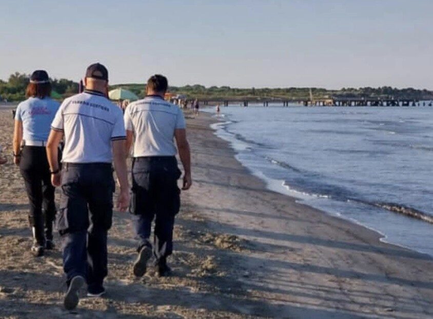Multe e sequestri: giro di vite sui furbetti dell’ombrellone alle Spiagge Bianche