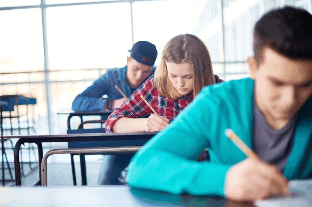 Scuola, basta stress: Valditara rivoluziona compiti e verifiche