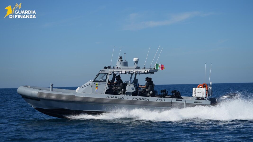 Un nuovo mezzo all'avanguardia e superveloce per la Guardia di Finanza di Livorno