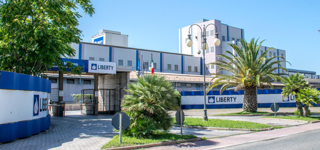 Niente stipendi alla Liberty Magona, il Comune alza la voce