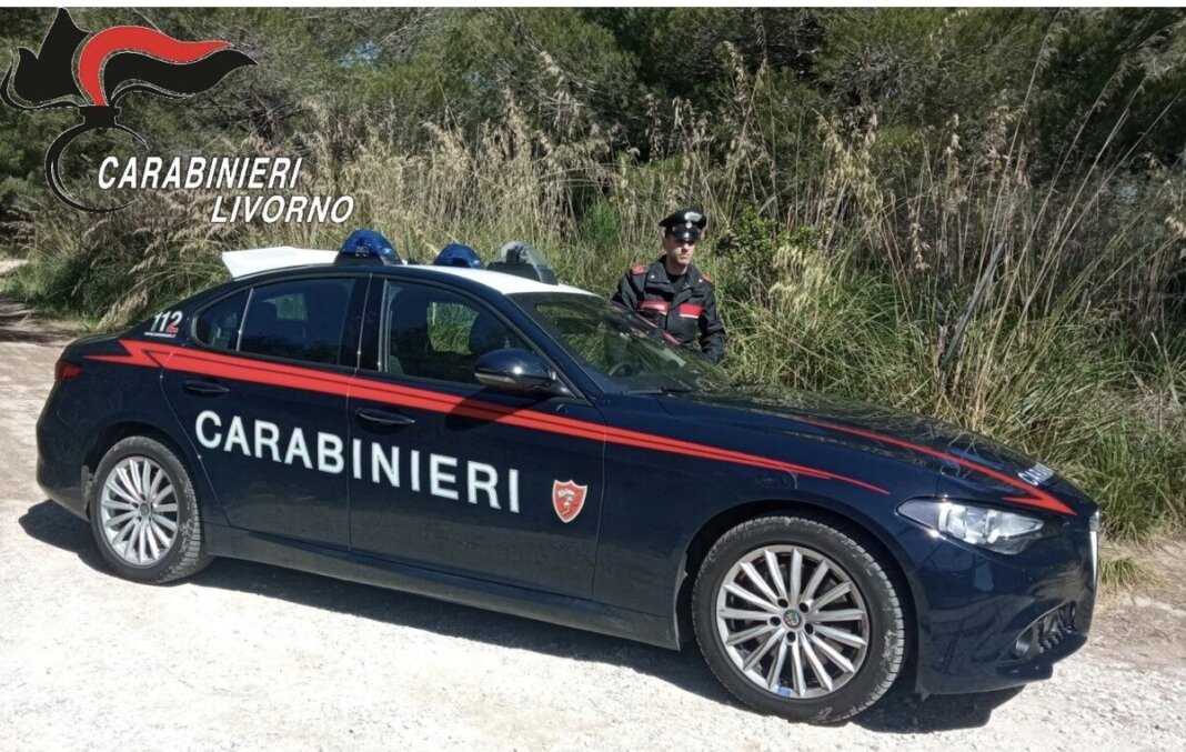 Trovati con arnesi per lo scasso in una zona di furti alle auto in sosta: denunciati