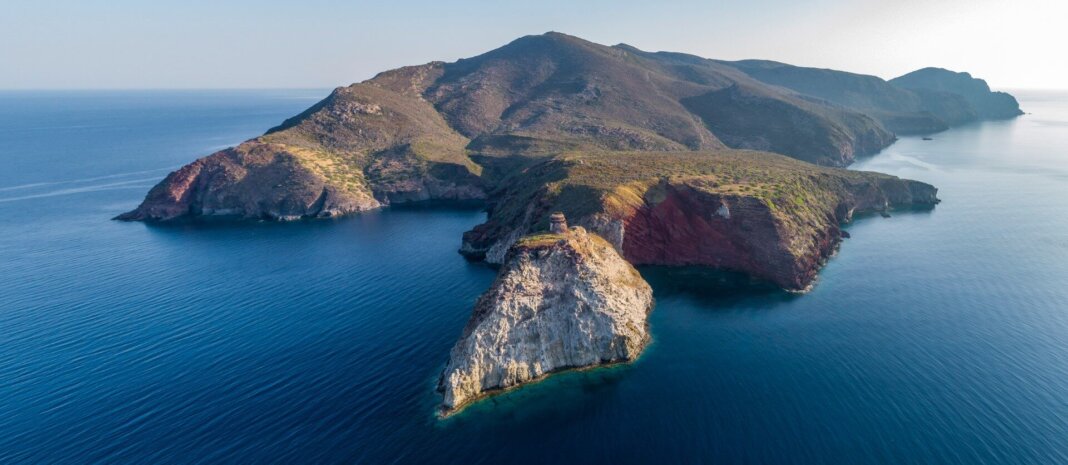 A Capraia sensori subacquei per monitorare cambiamenti climatici e attività dei cetacei