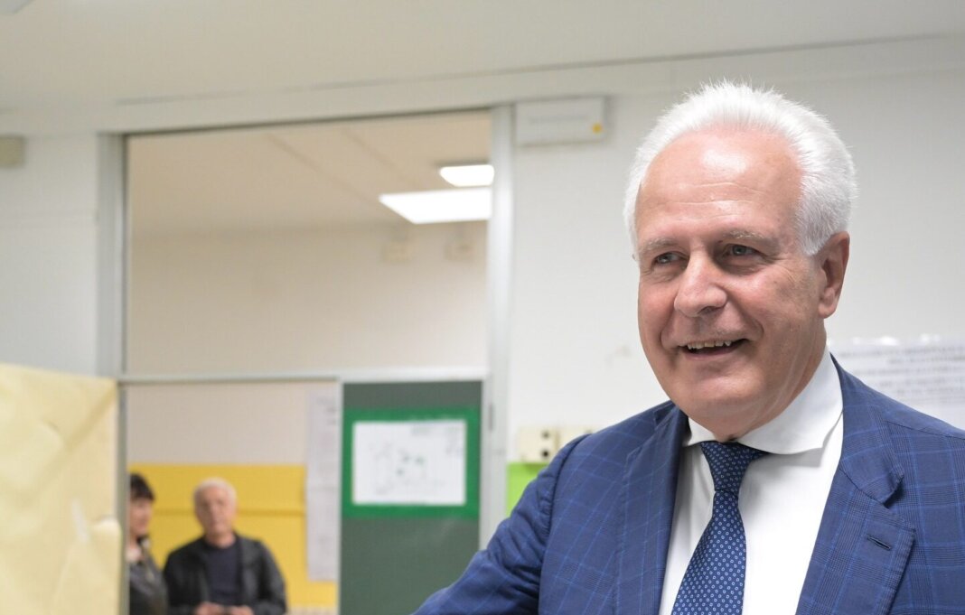 Regionali Toscana 2025, instant poll: Eugenio Giani ampiamente in vantaggio su Alessandro Tomasi