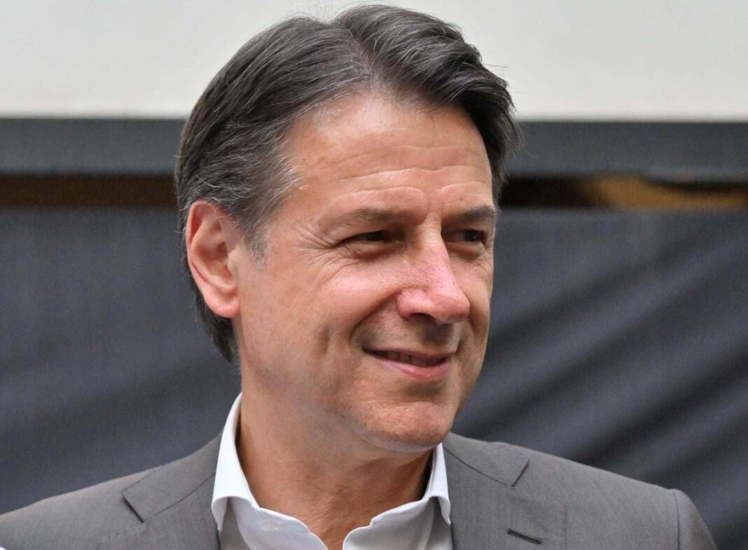 M5S, Conte confermato presidente: “Avanti, tutti insieme, a testa alta”