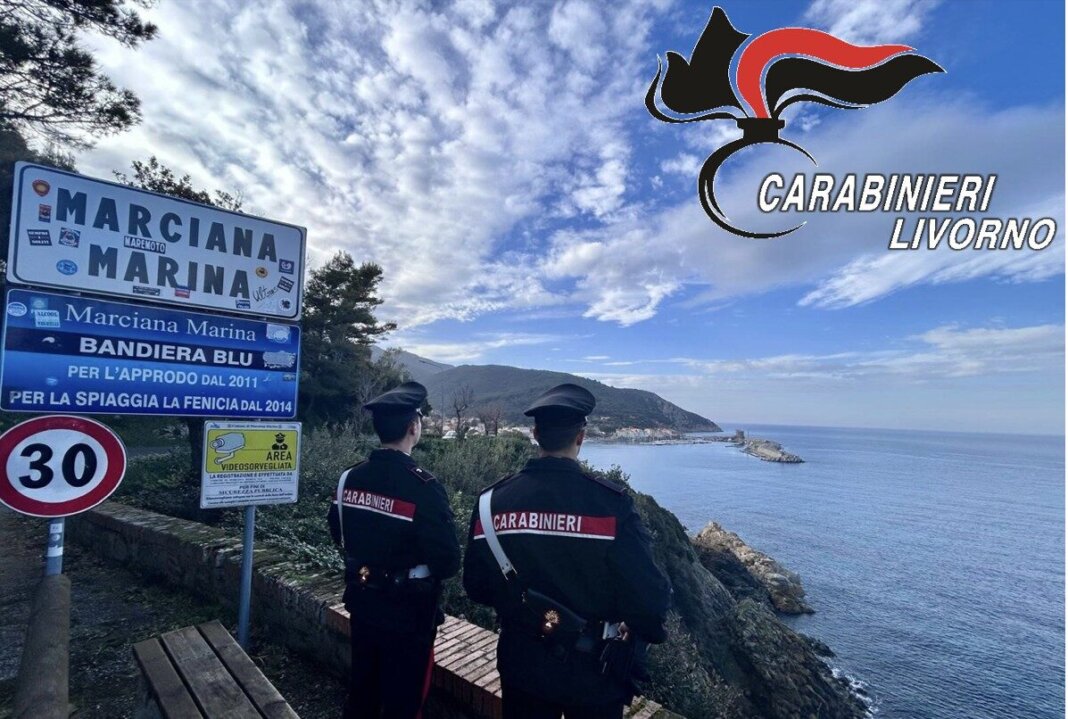 Affigge manifesti contro l'Arma dei carabinieri: rintracciato e denunciato