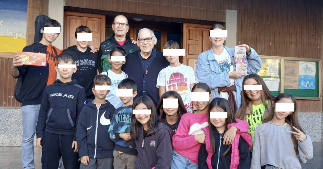 Gli Angeli della Consolazione: i bambini della parrocchia portano gioia agli anziani