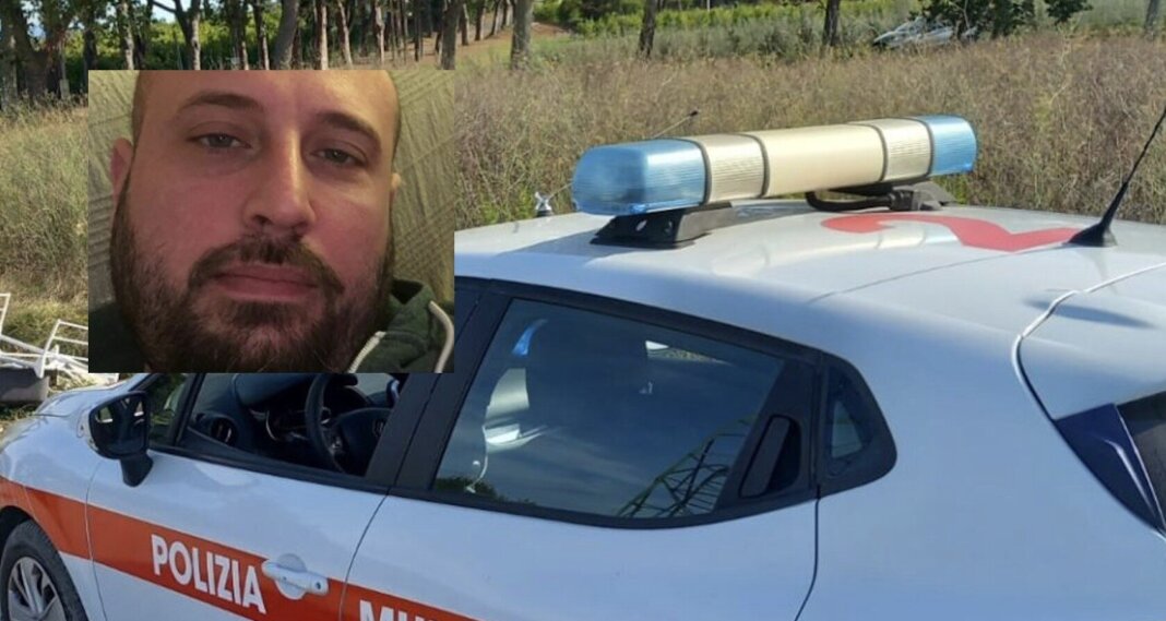 Si schianta in moto contro un'auto, muore a 39 anni