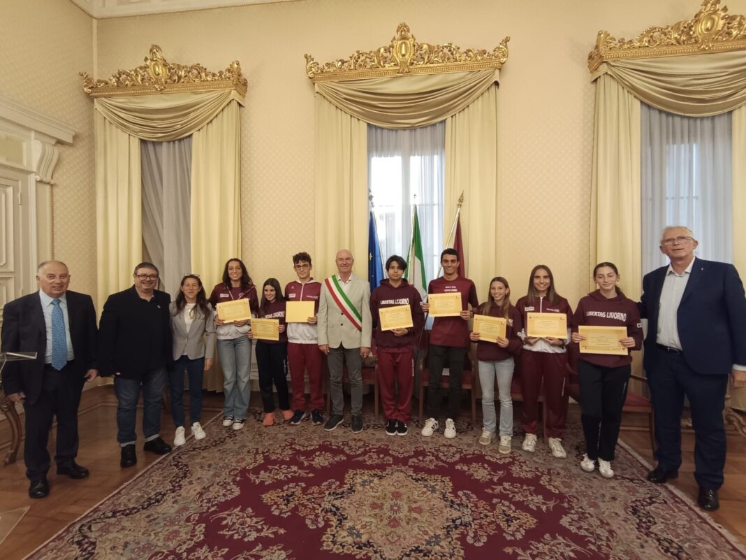 Atleti e studenti modello: consegnate in Comune le borse di studio