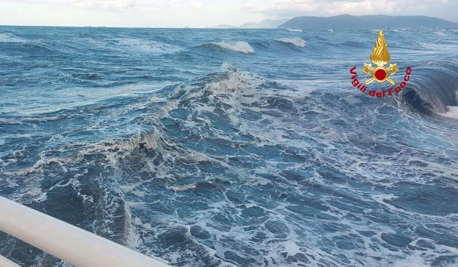 Lunedì con nuova allerta meteo per mareggiate dalle 13 alle 24 Lunedì con nuova allerta meteo per mareggiate dalle 13 alle 24