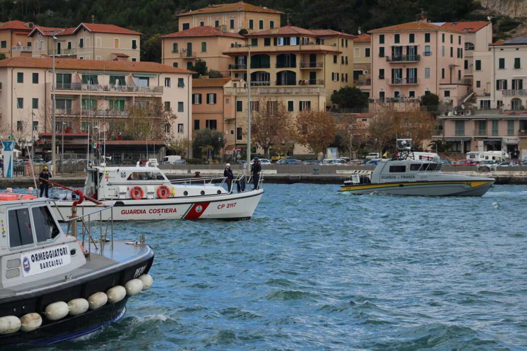 Gasolio sversato in mare davanti alle coste di Portoferraio: ma è solo un esercitazione