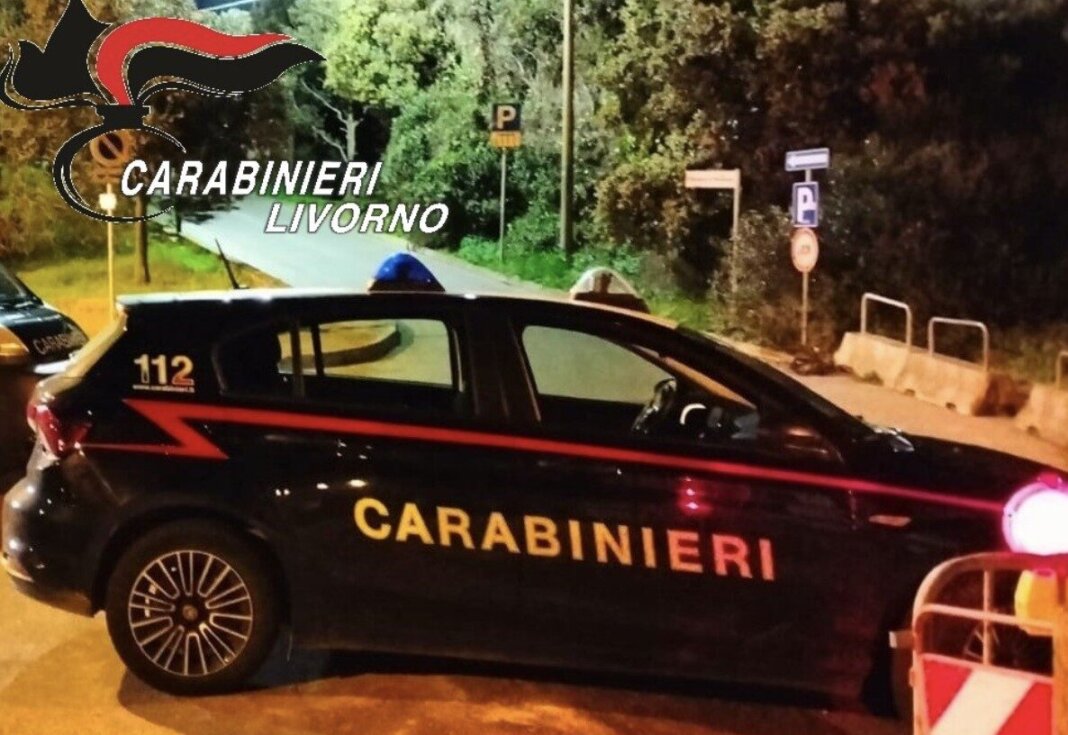 Sottrae 50 euro ma viene scoperto e reagisce con il coltello: denunciato per rapina e lesioni