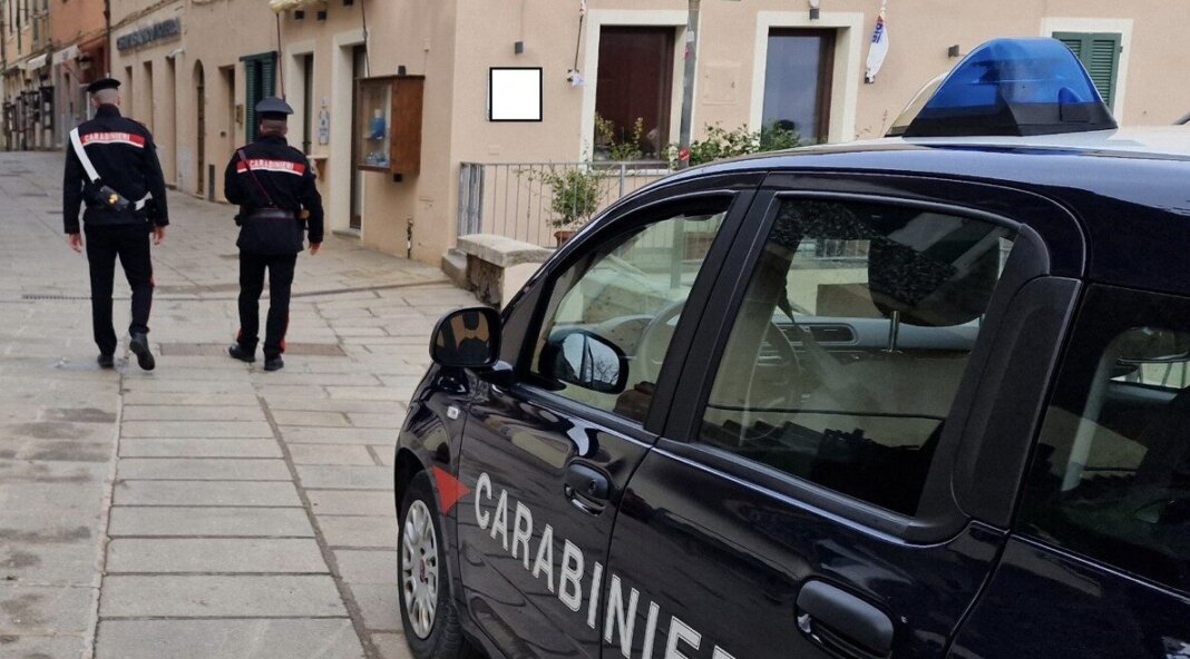 Rissa violenta in piazza a Capoliveri, emessi 13 provvedimenti fra fogli di via e Daspo urbano