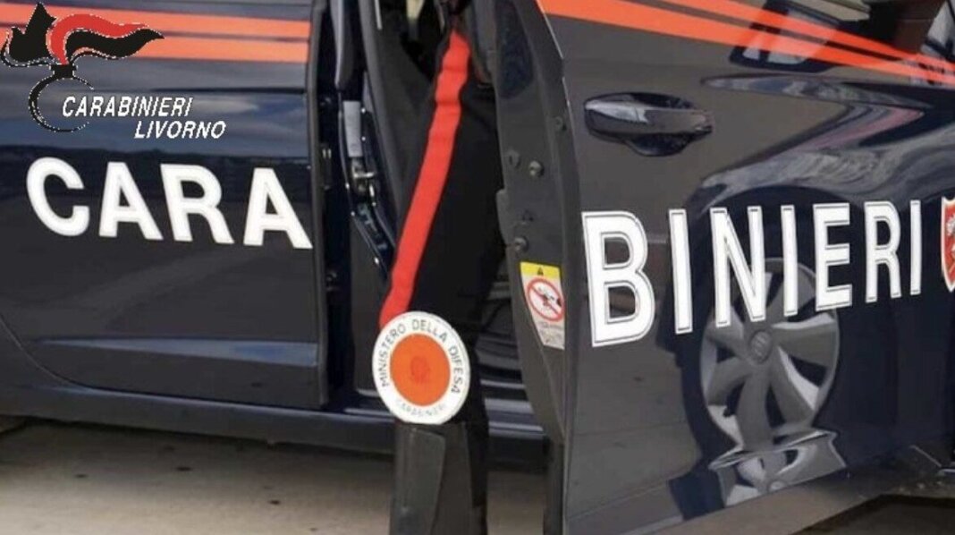 È ai domiciliari ma viene sorpreso in giro dai carabinieri e denunciato