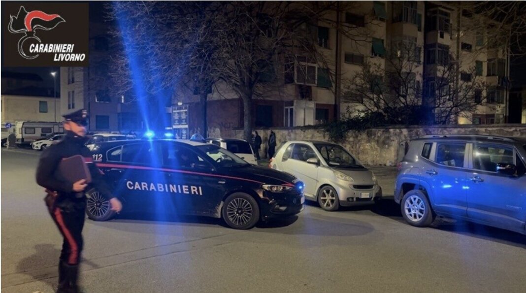 Trovato con un coltello a serramanico e un po' di droga: denunciato