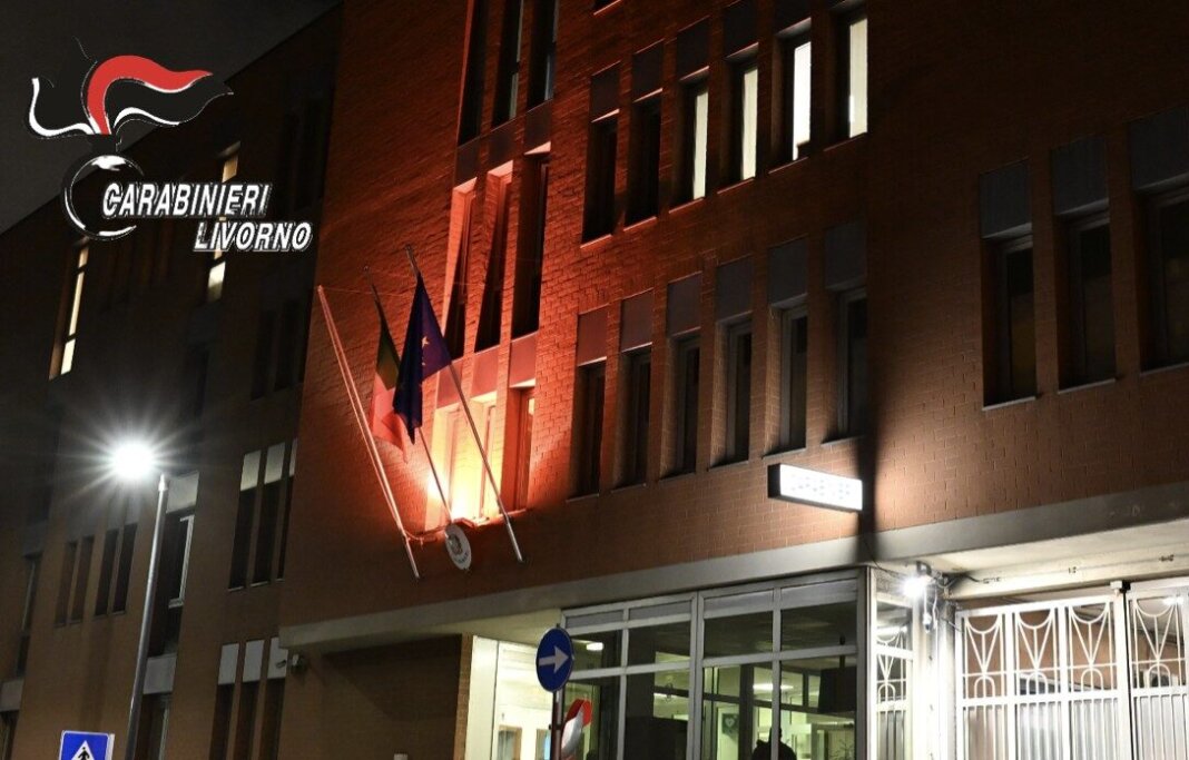 Violenza contro le donne, caserma dei carabinieri colorata d'arancione per la campagna Soroptimist