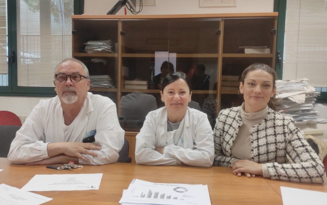 Uomini, eterosessuali, italiani: ecco il nuovo profilo dei contagiati dal virus Hiv in provincia di Livorno