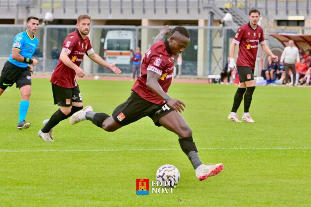 Livorno, troppi regali: il Forlì vince e vola con Petrelli, Manetti e Coveri