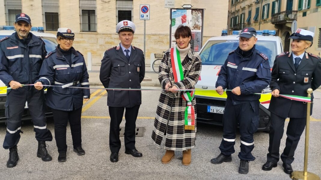 Due nuovi mezzi a disposizione della polizia locale livornese: fungeranno da ufficio mobile