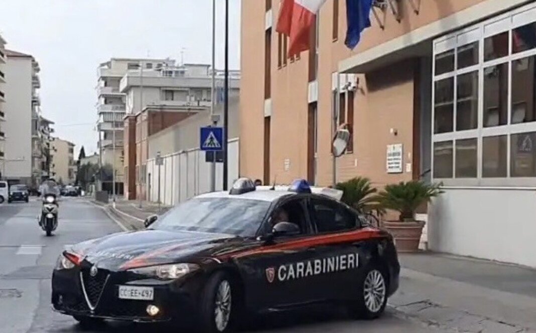 Viola ripetutamente gli obblighi legati ai domiciliari con braccialetto elettronico: in carcere