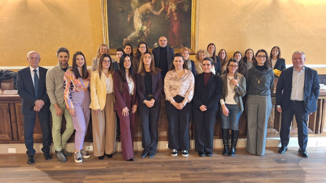 Passerella di premiati per la parità di genere in Camera di Commercio