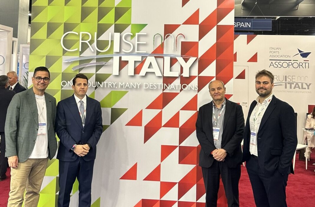 Matteo Donati e CLaudio Capuano (Adsp), Matteo Savelli (Porto 2000) e Adriano Tramonti (Fondazione Lem)