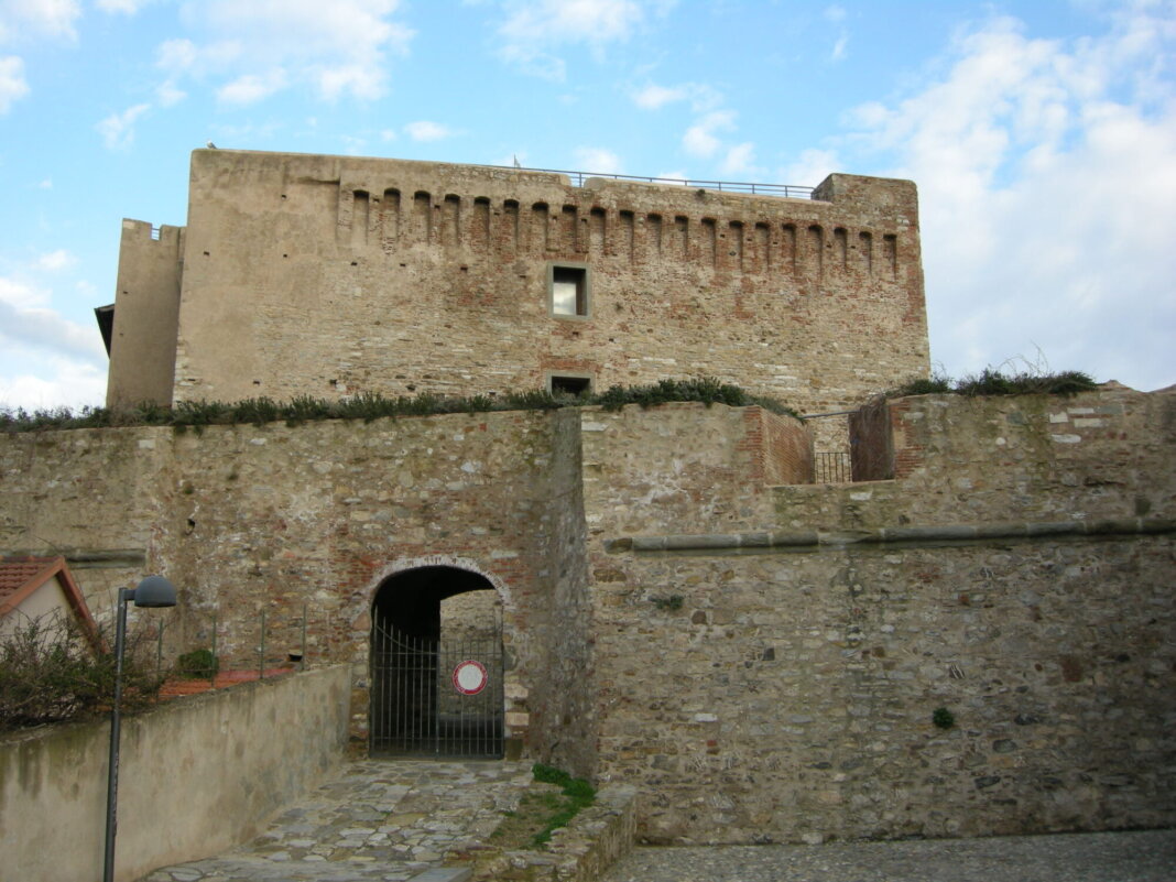 Castello_di_piombino_04