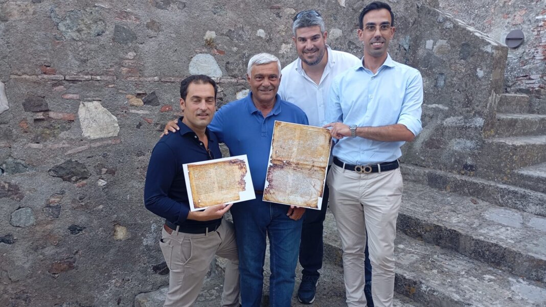 Il sindaco Corsini con Giorgio Cuneo e il fotografo Francesco Lascialfari
