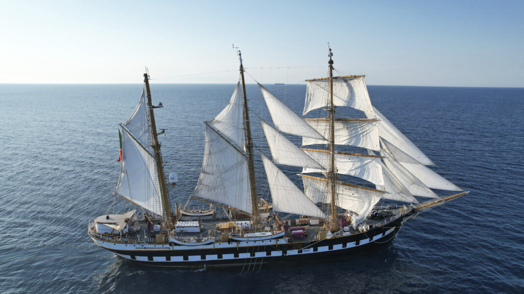 Nave Palinuro